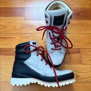 North face waterproof wool snowboots size 8